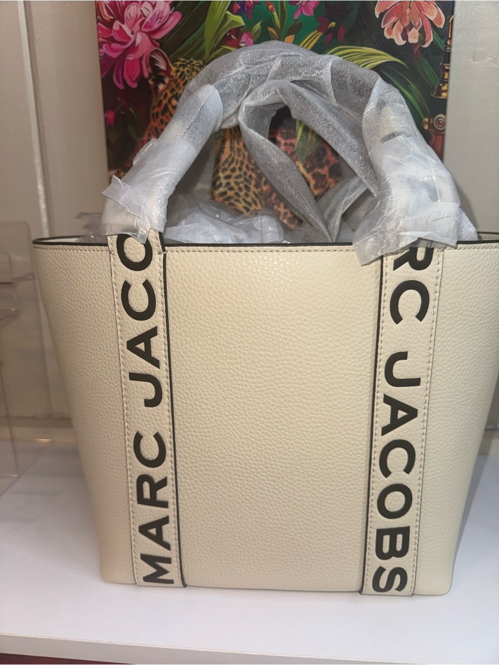 NWT Marc Jacobs Signature Marshmallow Color Tote with Adjustable Crossbody Strap - Picture 3 of 5
